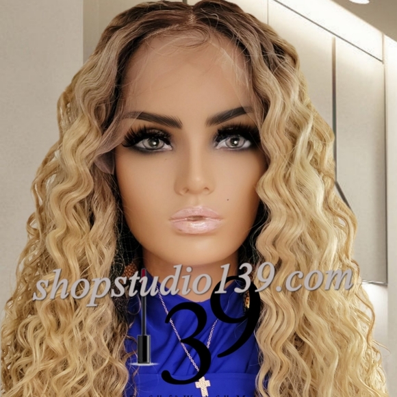 Honey blonde water lace front wig - Picture 3 of 3